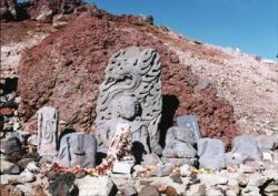 三島岳周辺の石造物