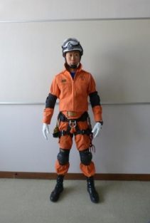 救助隊員のオレンジのレンジャー服姿です。