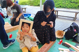 親子木工教室の様子1