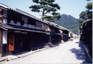 画像-古い街並み
