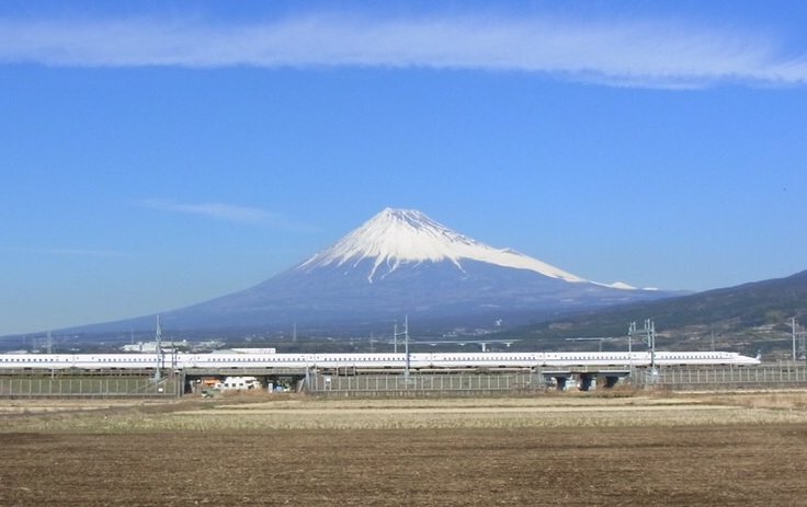 富士山と新幹線が一望できる風景写真