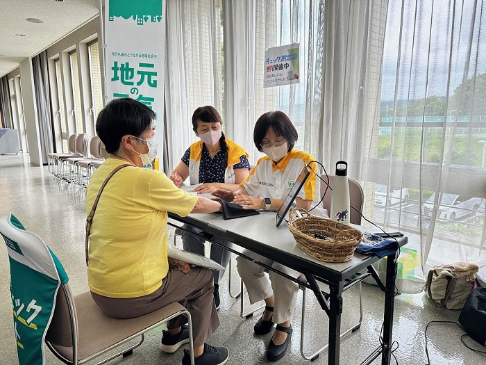健康コーナーでの測定の様子