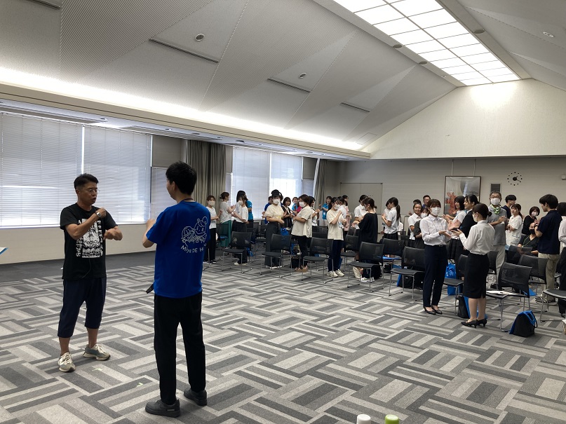 オリエンテーション（歌遊び）