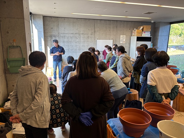 秋の彩り寄せ植え教室①