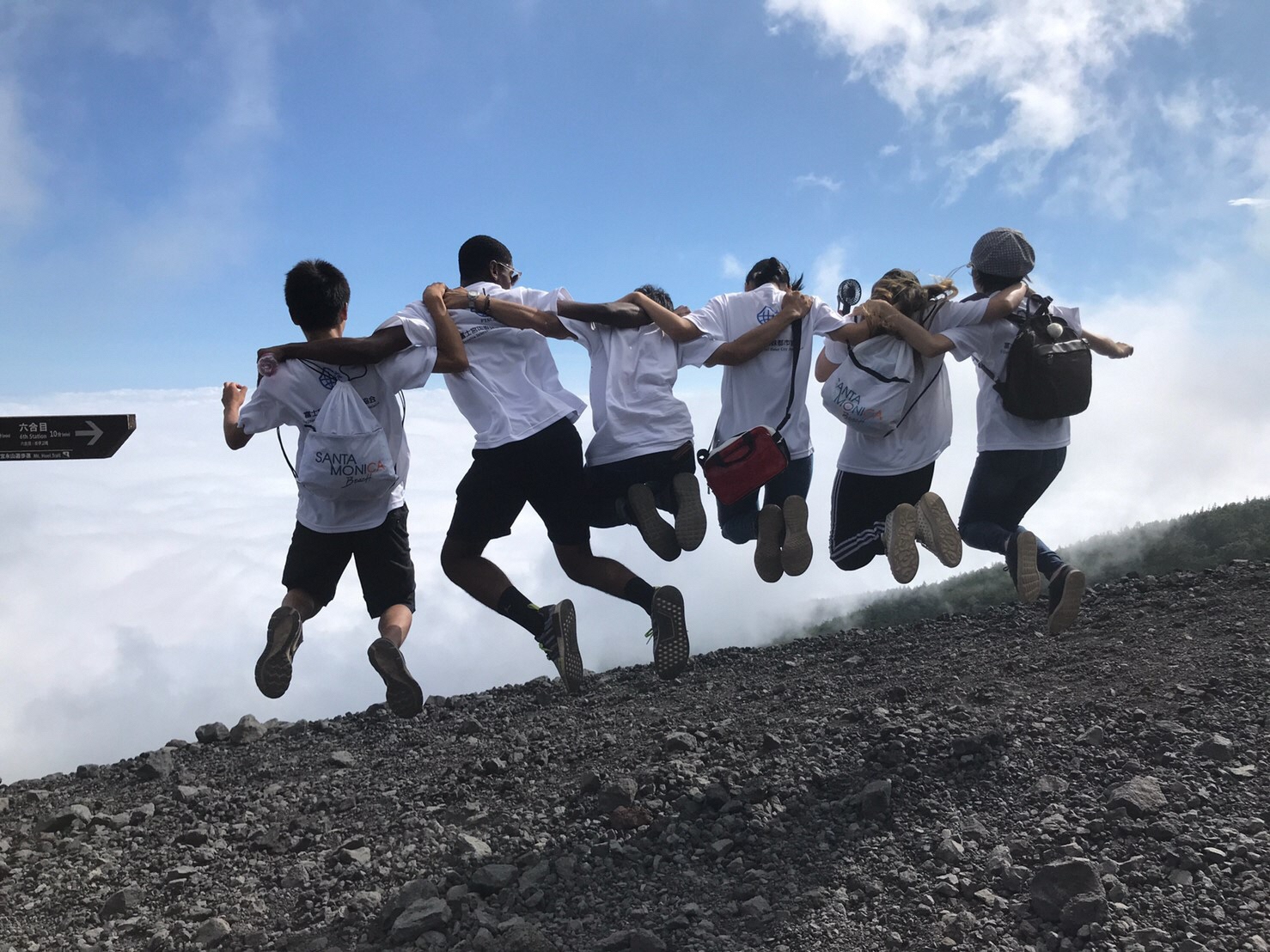 みんなで宝永山火口へ！いい思い出になりました。